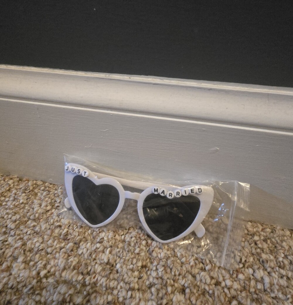 White Heart Sunglasses "Just Married"